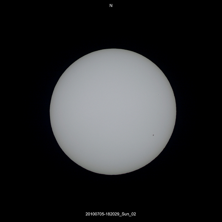 20100705-182029_Sun_02.JPG -   Newton d 303,15 / af 1623 & Coma Corrector CANON-EOS5D (AFC-Filter) 200 ASA Baader Tape-3.8 Filter 1 light-frame 1/5000s Canon-RAW-Image, Adobe-PS-CS Low to Horizon  